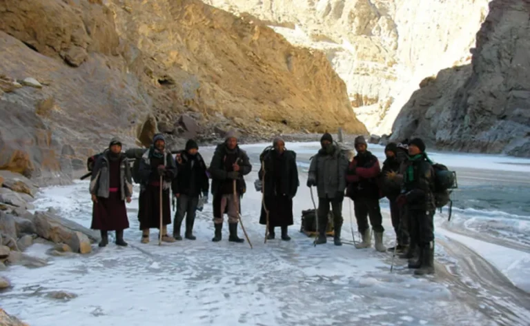 frozen-river-trek