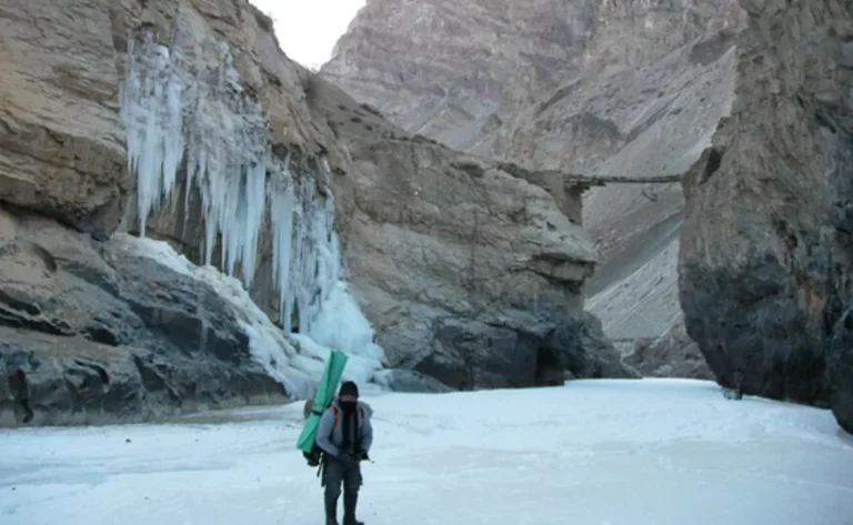 frozen-river-trek1