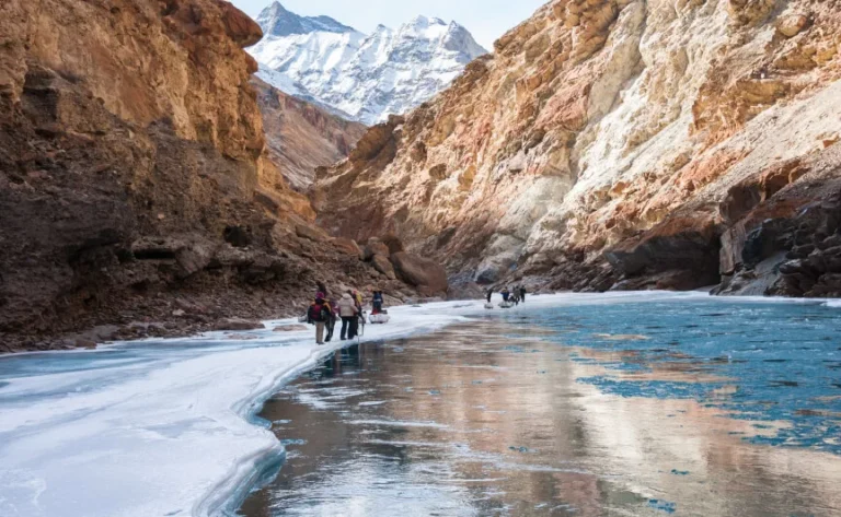 frozen-river-trek10