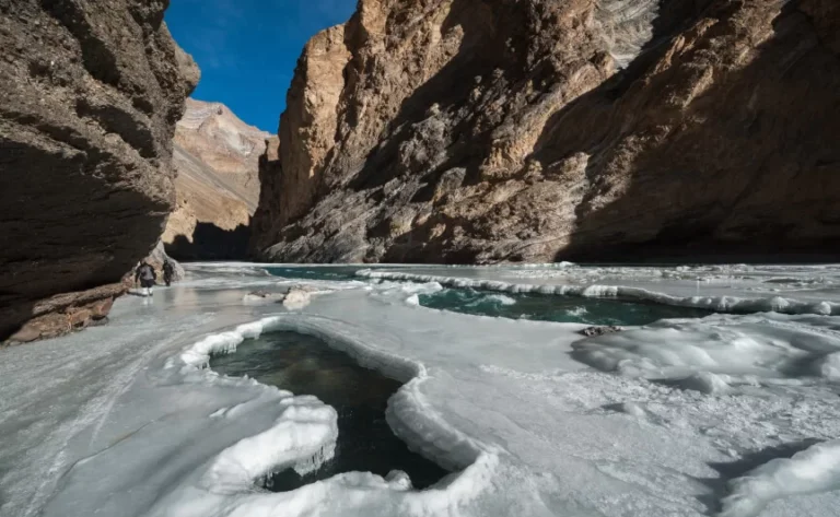 frozen-river-trek11