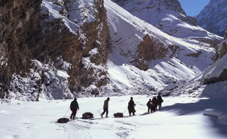 frozen-river-trek12
