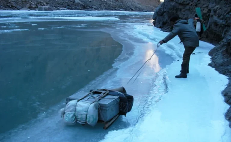 frozen-river-trek2