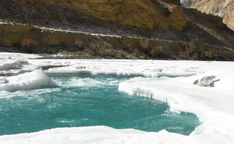 frozen-river-trek5