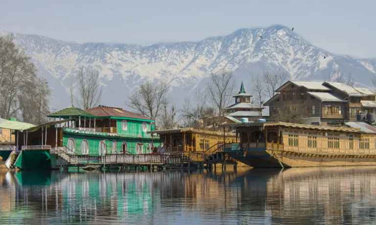 ladakh-honeymoon-tour-with-kashmir-04